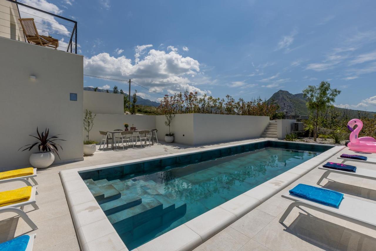 Callista Villa *