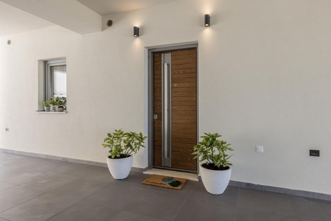 Callista Villa *